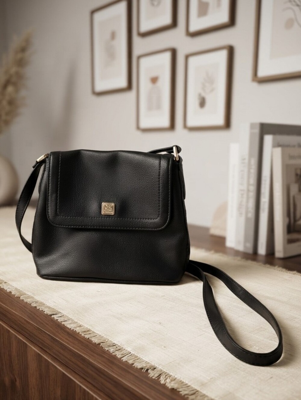Classic Liz Claiborne Mini Crossbody Shoulder Bag Black Gold